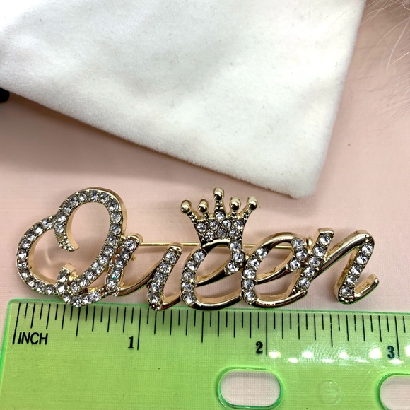 Queen Rhinestone Gold Brooch - Picture 3 of 3